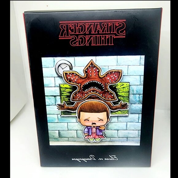 VINTAGE Stranger Things Eleven vs Demogorgon - Picture 1 of 2